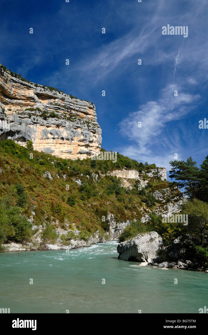 Gorges du Verdon o Verdon Gorge, sul fiume & scogliere del punto sublime, Alpes-de-Haute-Provence, Francia Foto Stock