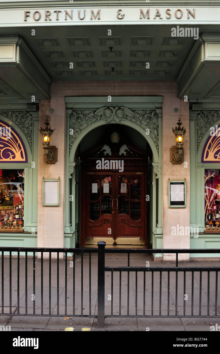 LONDRA, Regno Unito - 28 NOVEMBRE 2009: Dettaglio sul Fortnum and Mason Store nel West End Foto Stock