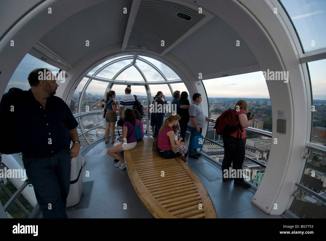 Inside capsule on london eye immagini e fotografie stock ad alta  risoluzione - Alamy
