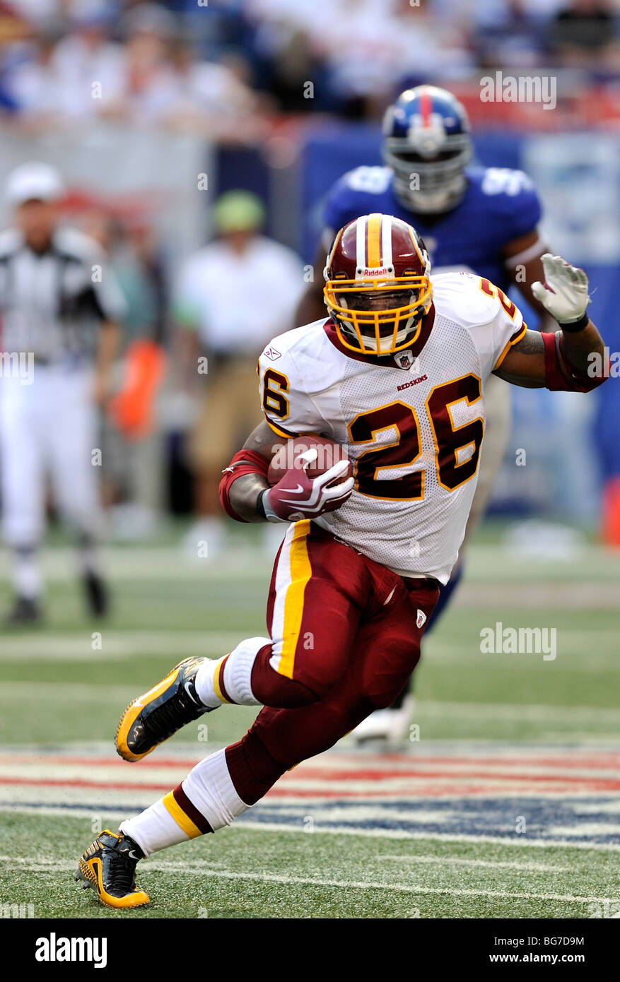 Clinton Portis di Washington Redskins esegue il calcio. Foto Stock