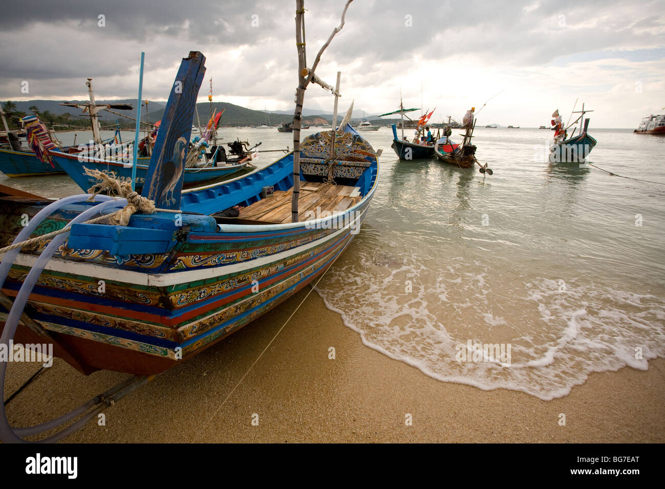 I pescatori preparano per una serata di pesca vicino a Bo Phut, Koh Samui, Thailandia Foto Stock