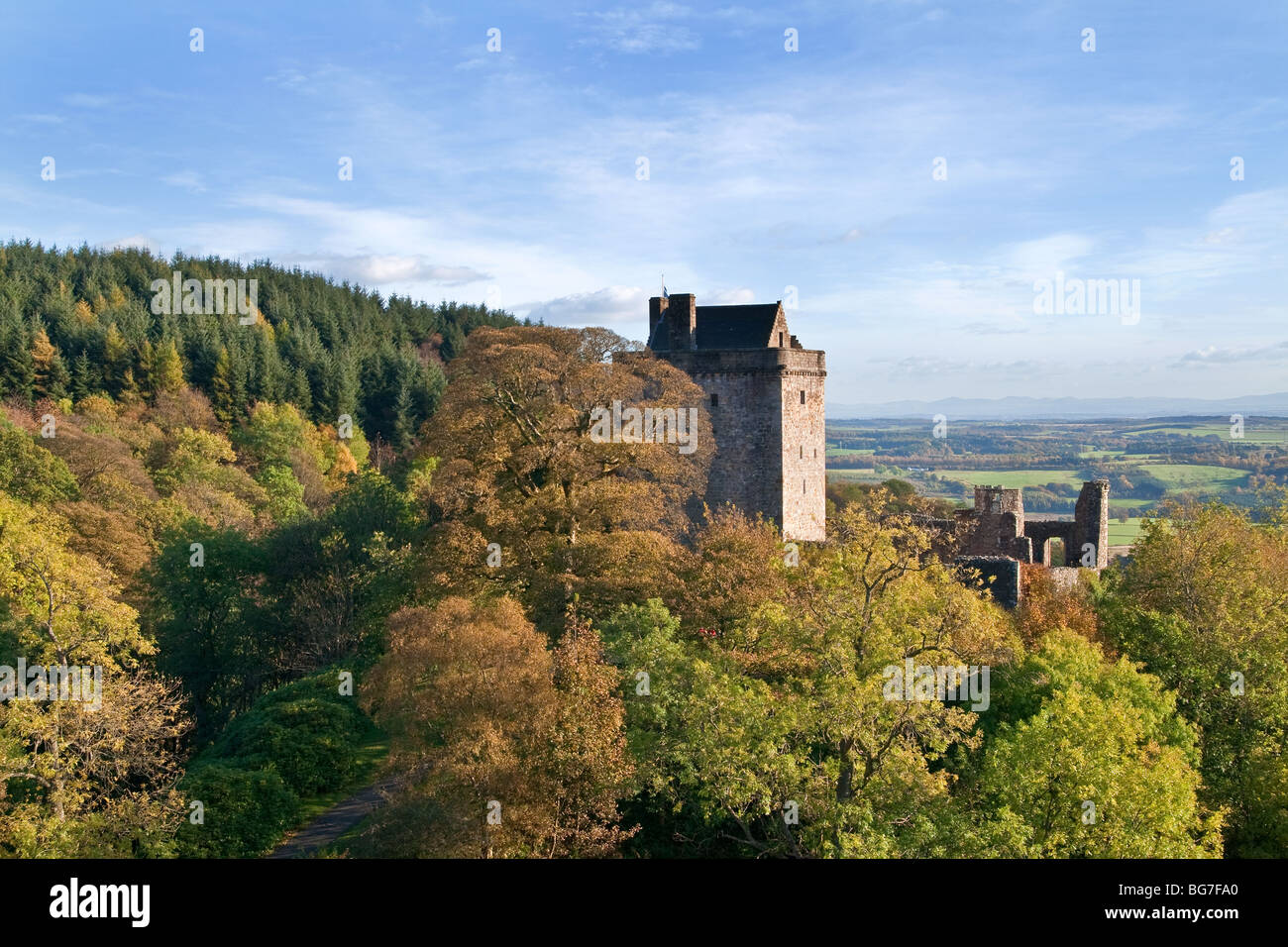 Castle Campbell in autunno si trova in Dollar Glen, Ochil Hills, Clackmannanshire, Scozia Foto Stock