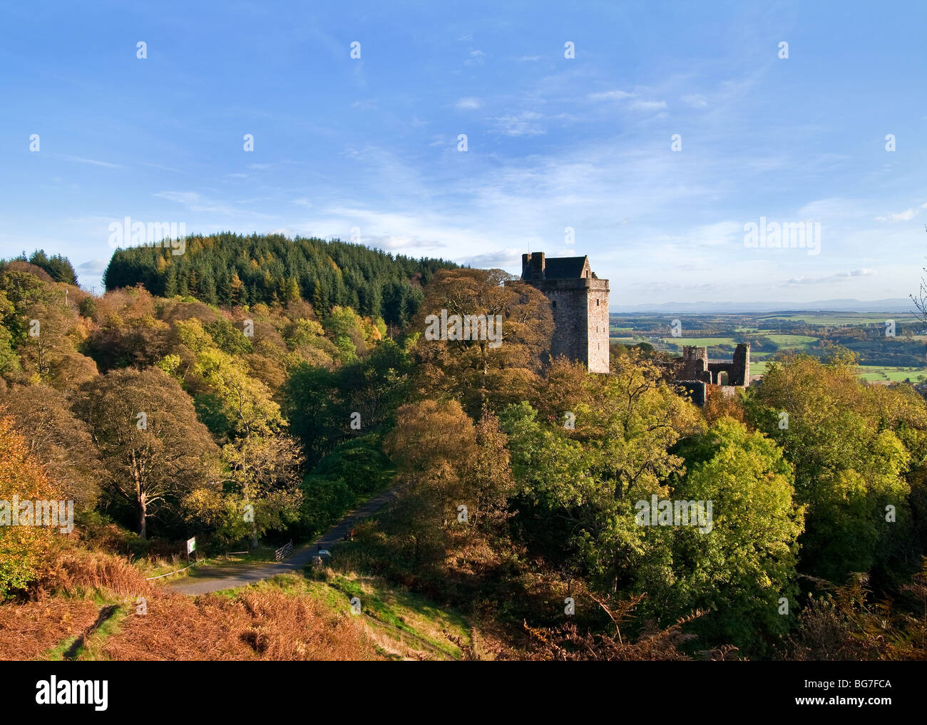 Castle Campbell in autunno si trova in Dollar Glen, Ochil Hills, Clackmannanshire, Scozia Foto Stock