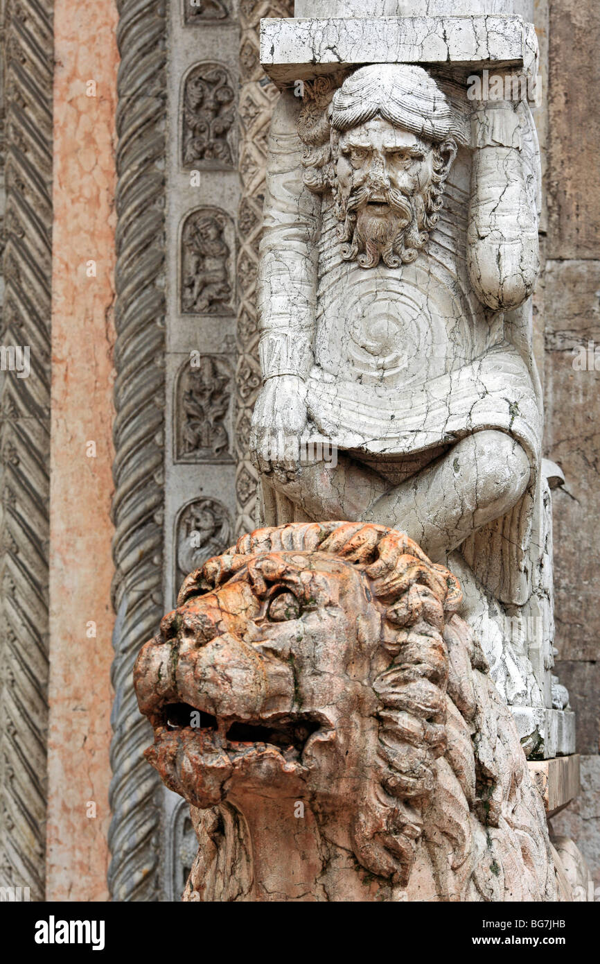 Duomo di Ferrara (Basilica Cattedrale di San Giorgio), Ferrara, Sito Patrimonio Mondiale dell'UNESCO, Emilia Romagna, Italia Foto Stock