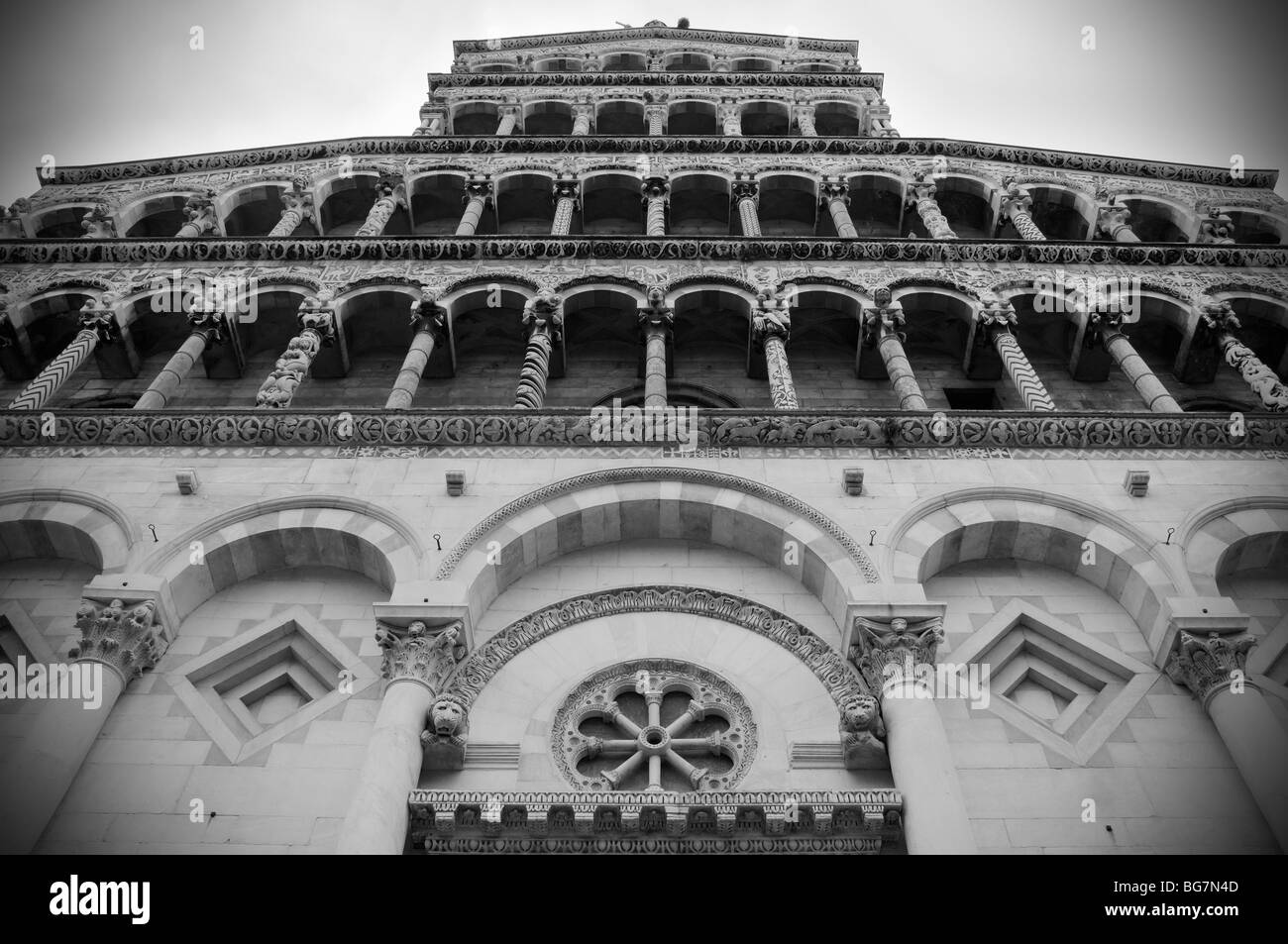 La Chiesa cattolica romana basilica di San Michele in Foro nella città di Lucca, Toscana, Italia. Foto Stock