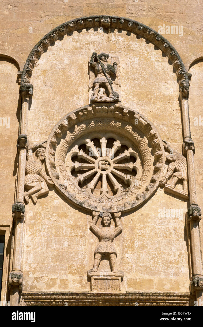 Italia, Basilicata, Matera, chiesa di San Domenico, rosone romanico (XIII secolo) Foto Stock