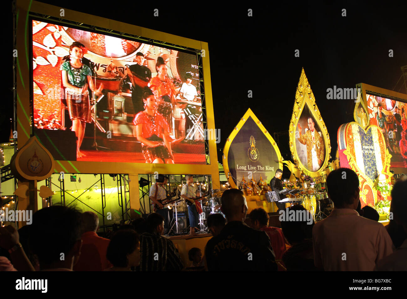 Festa per il re Bhumibol Adulyadej nella sua ottantaduesima compleanno Foto Stock