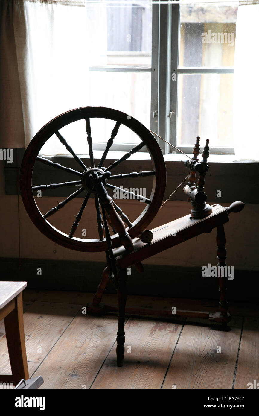 Finlandia Turku Chiostro Hill Luostarinmäki Artigianato Museo 18 trimestri in legno del XVIII secolo Kanervo Fratelli Home Spin Foto Stock