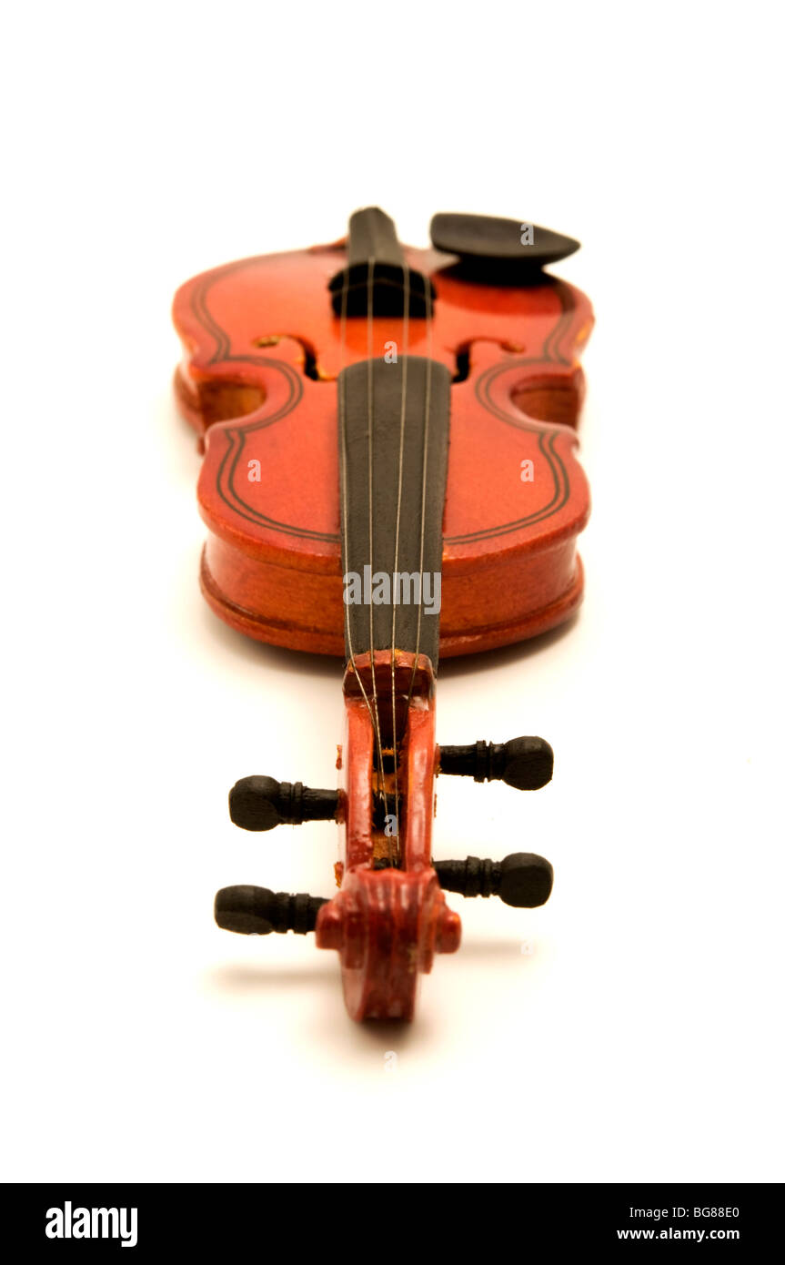 Violino su sfondo bianco Foto Stock