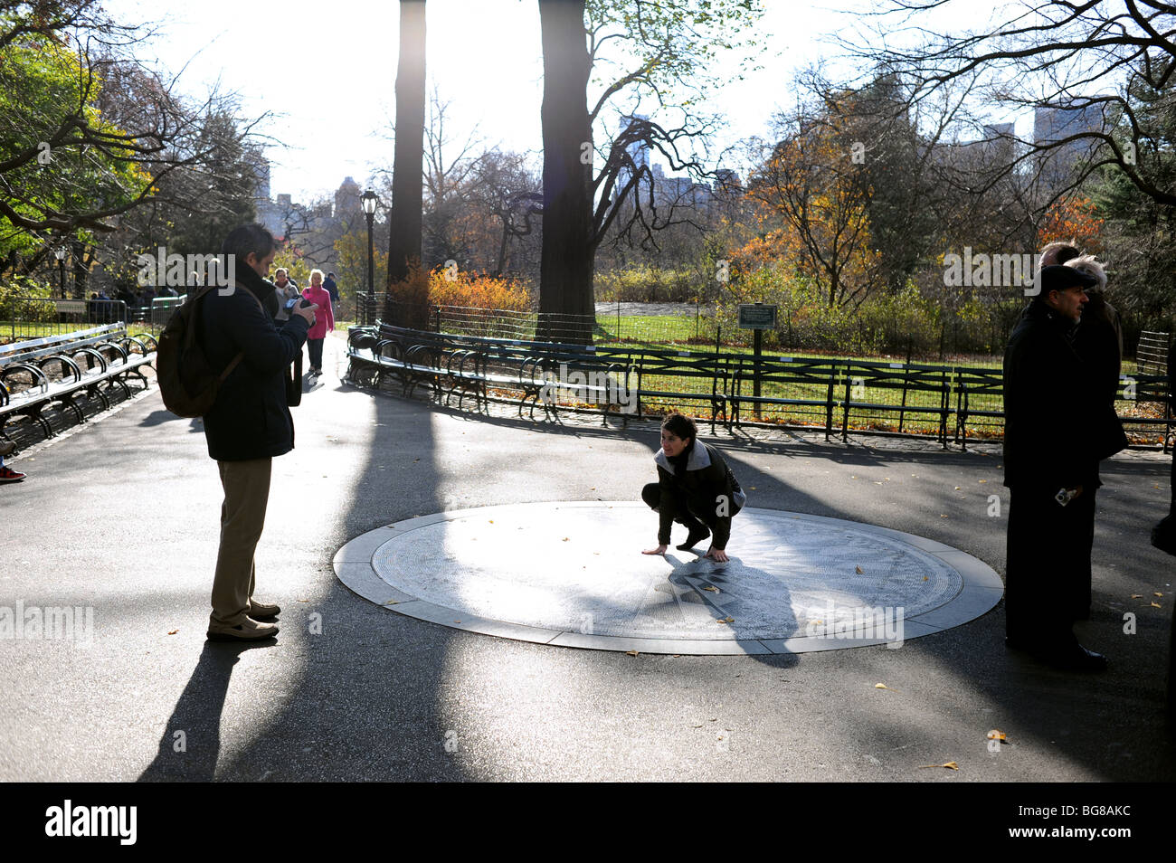 La Immaginate di mosaico dedicato alla ex musicista dei Beatles John Lennon a Strawberry Fields a Central Park Manhattan New York STATI UNITI D'AMERICA Foto Stock