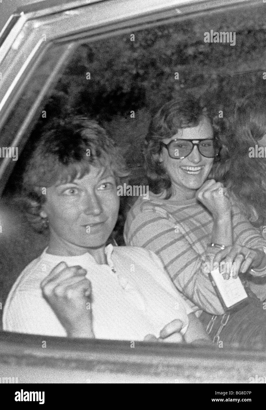 Emily Harris e Patty Hearst lasciando l'edificio federale . Settembre 1975. San Francisco, California Foto Stock