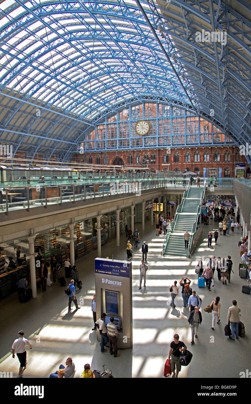 La stazione di St. Pancras, Londra, Inghilterra Foto Stock