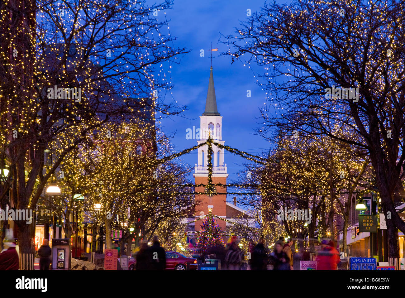 Le luci di Natale su Church Street mall pedonale business district, Burlington, Vermont Foto Stock