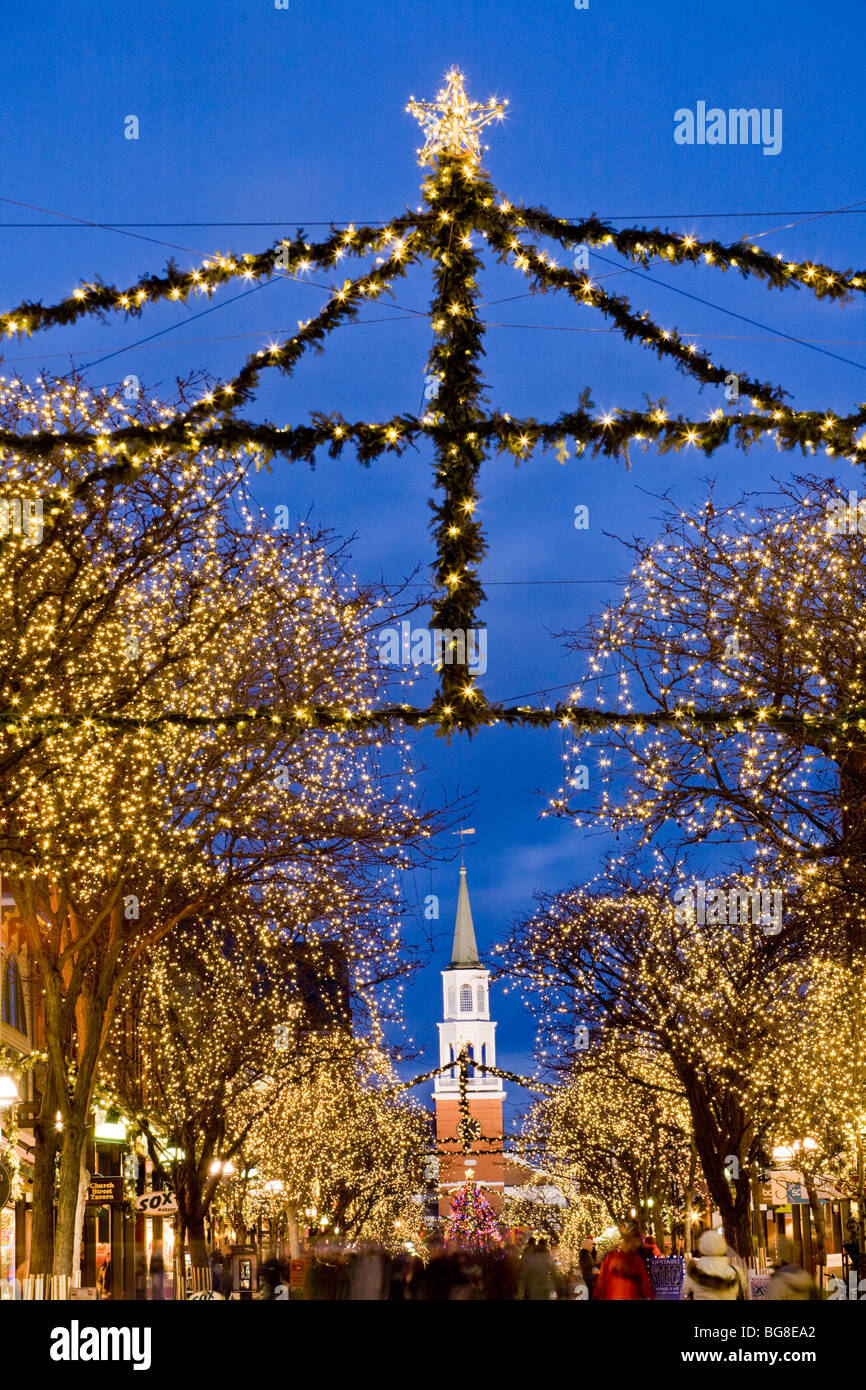 Le luci di Natale su Church Street mall pedonale business district, Burlington, Vermont Foto Stock