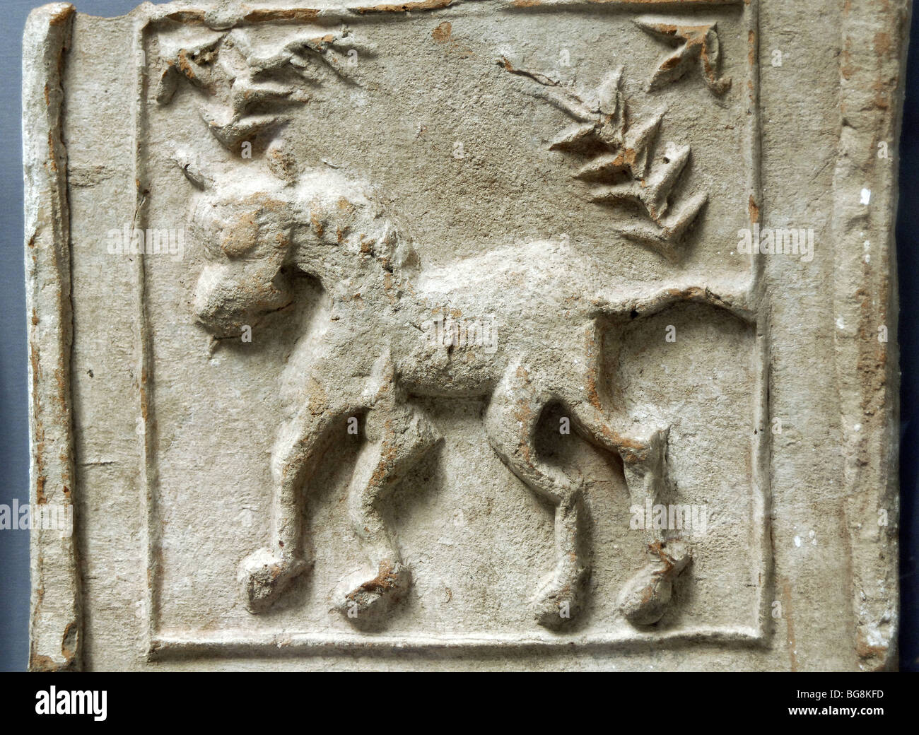 La figura di un cavallo. In terracotta. Museo di Belle Arti. Budapest. Ungheria. Foto Stock
