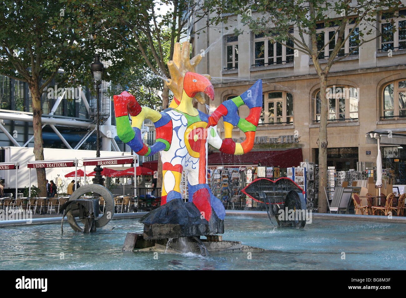 Place Igor Stravinsky. Visualizzare le sculture della fontana progettata da Niki de Saint-Phalle e Jean Tinguely. Parigi. Foto Stock