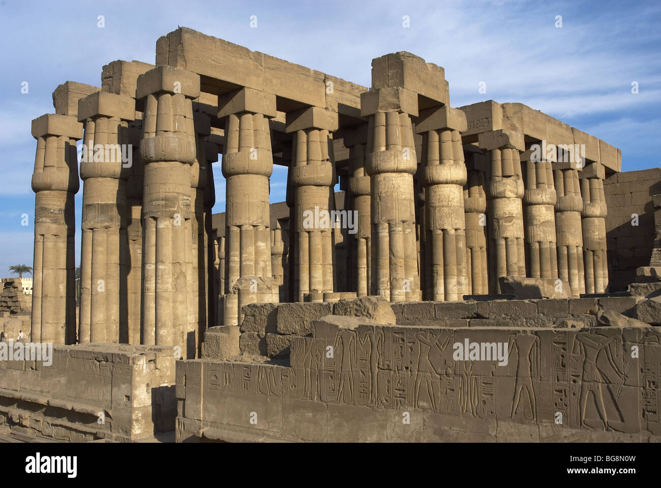 Arte Egizia. LUXOR. Tempio. Il papiro capitali del hypostyle. Regno. Antica Tebe "Waset. Foto Stock