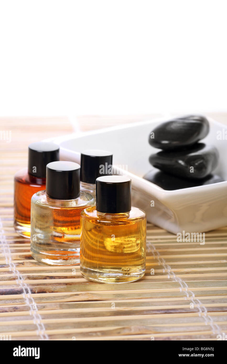 Un assortimento di oli e spa beni, perfetto coccole. Foto Stock