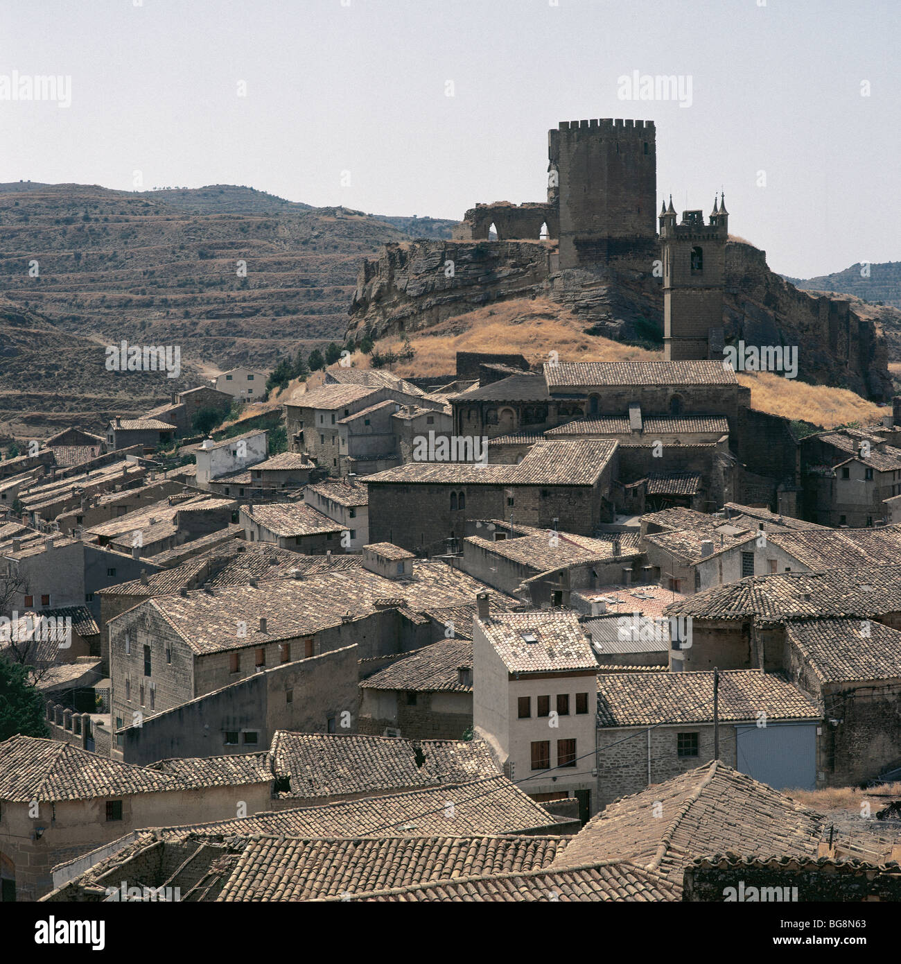 Aragona. A UNCASTILLO. Vista parziale con il castello in background. XII secolo. Provincia di Saragozza. Spagna. Foto Stock