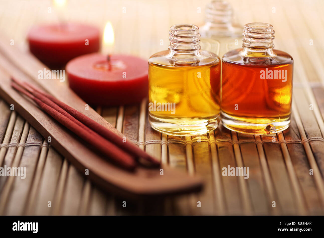 Un assortimento di oli e spa beni, perfetto coccole. Foto Stock