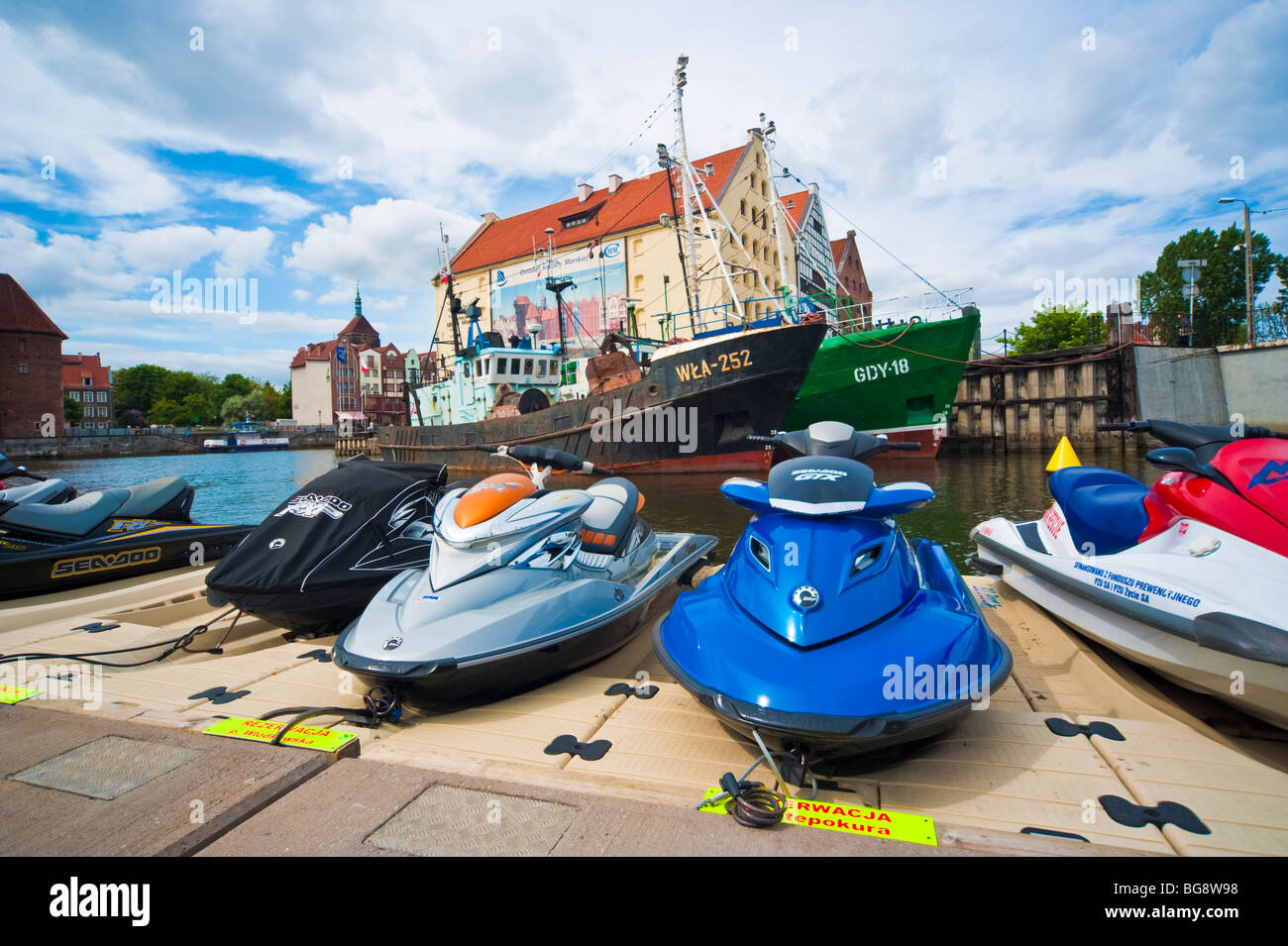 SeaDoo e noleggio wetbike a marina di fronte al museo marittimo alla città vecchia di Danzica | Meeresmuseum Danzig Altstadt Foto Stock