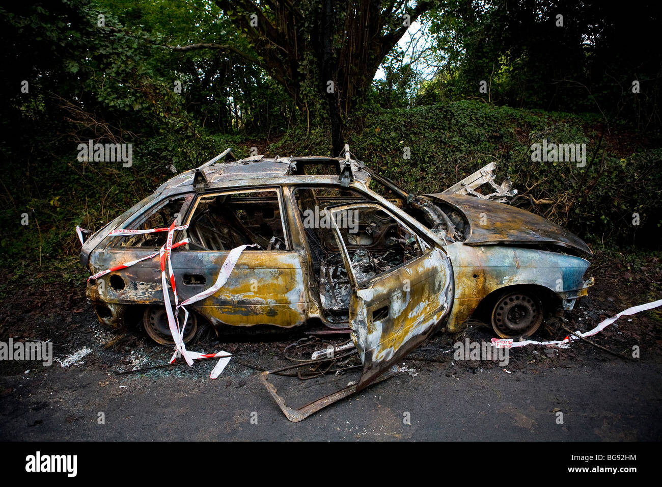 Bruciata Vauxhall Astra. Furto di auto bruciata dal joyriders Foto Stock