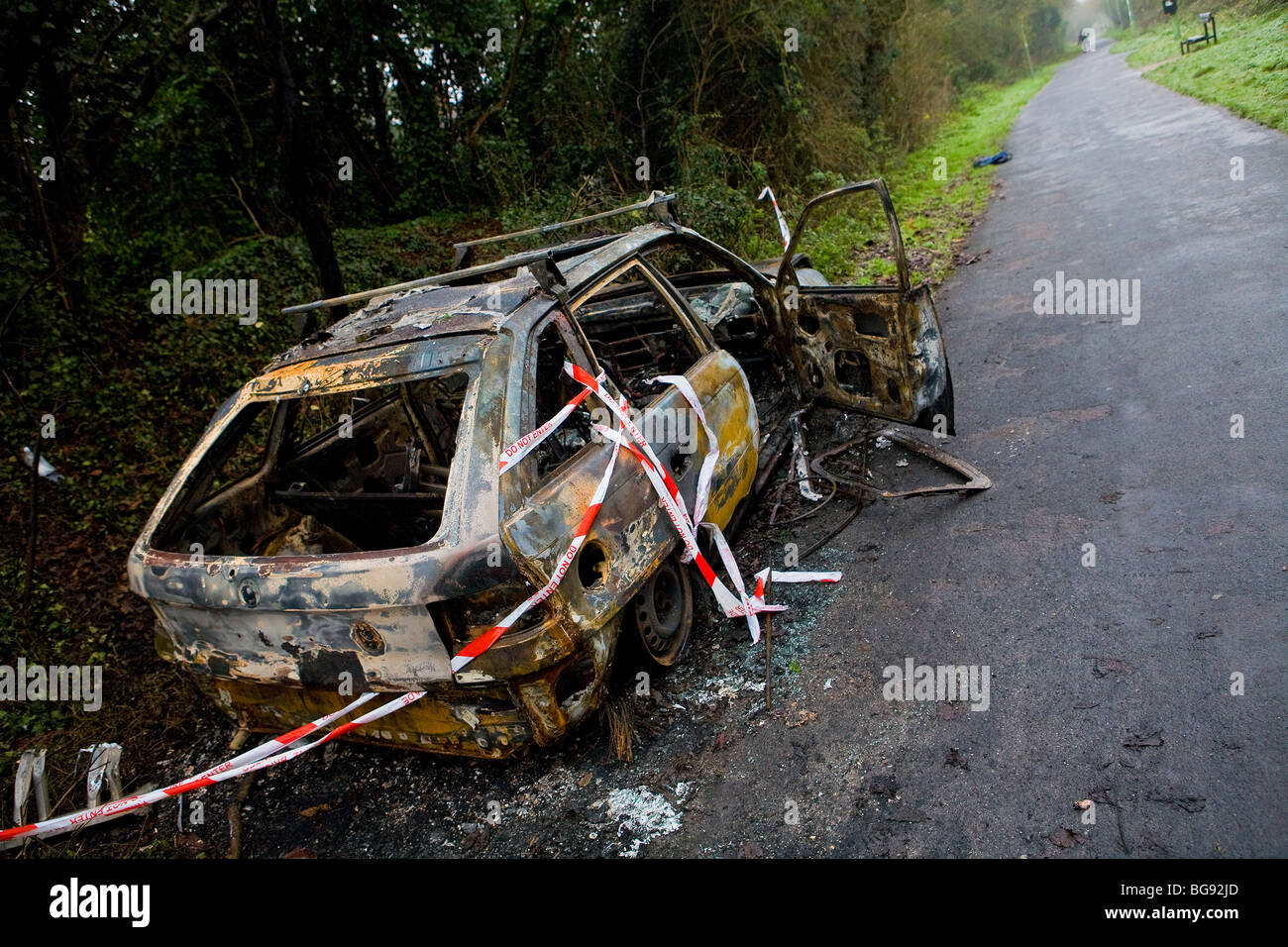 Bruciata Vauxhall Astra. Furto di auto bruciata dal joyriders Foto Stock