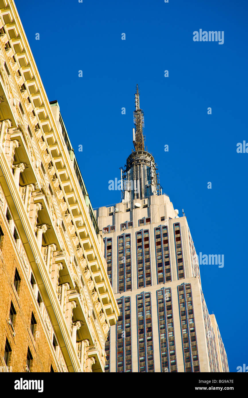 L'Empire State Building sullo skyline di Manhattan a New York City USA Foto Stock
