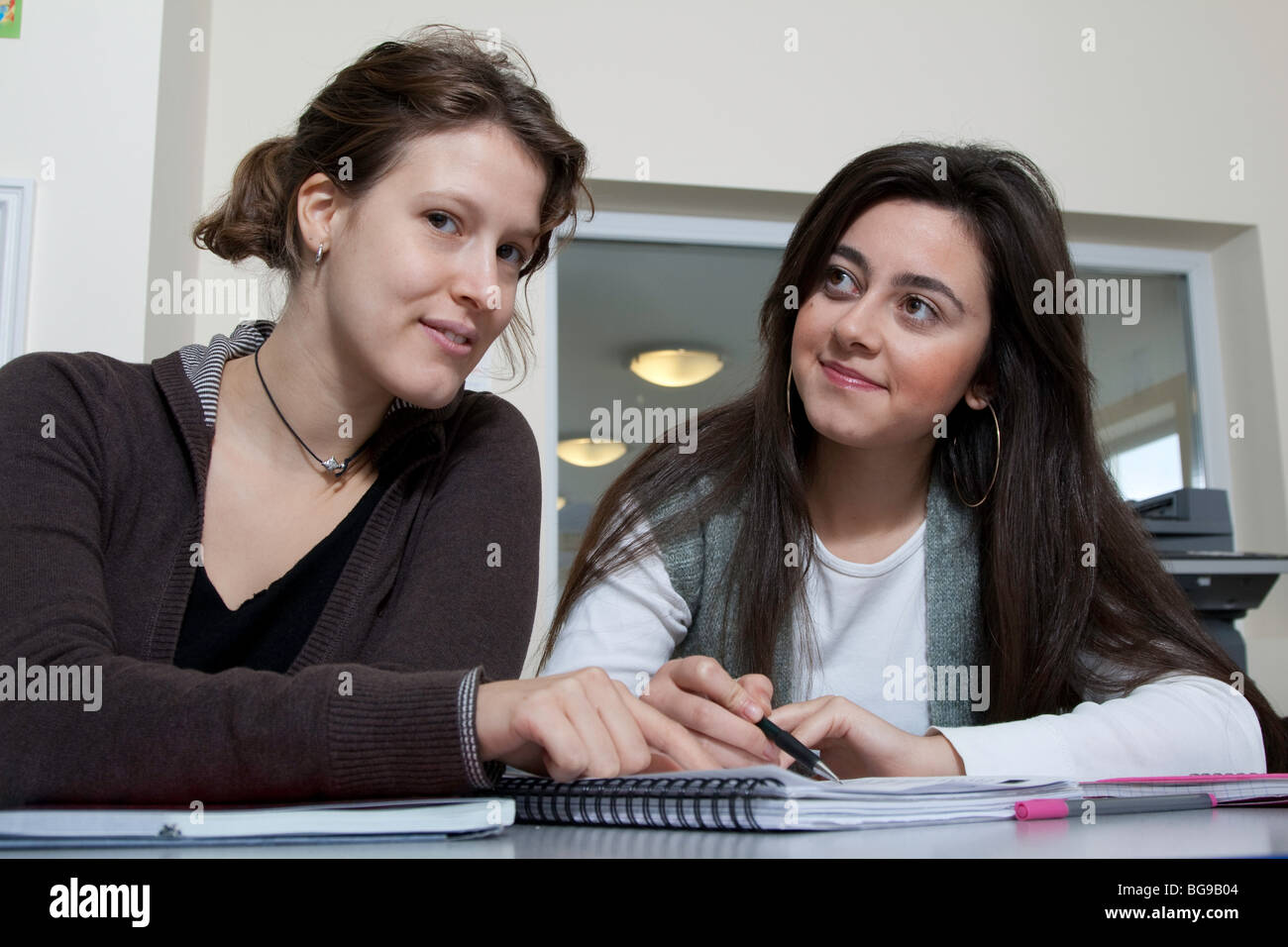 Gli studenti a scuola di lingua inglese a Londra Foto Stock