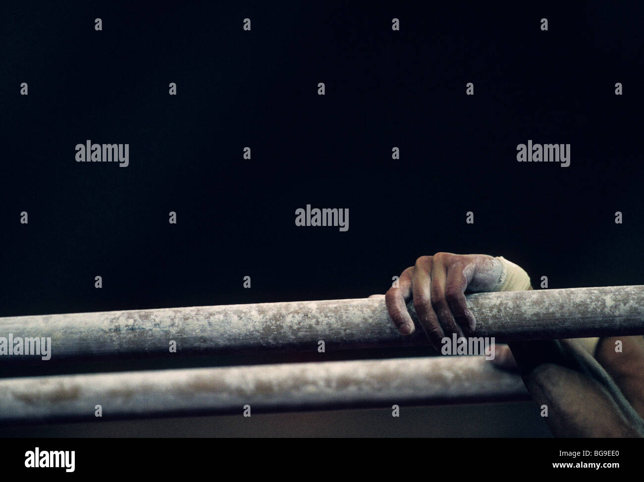 Afferrare ginnasta barre parallele Foto Stock