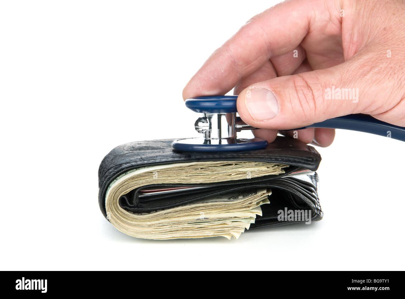 Un portafoglio pieno di contanti in esame per la vita in una economia povera e di recessione. Foto Stock
