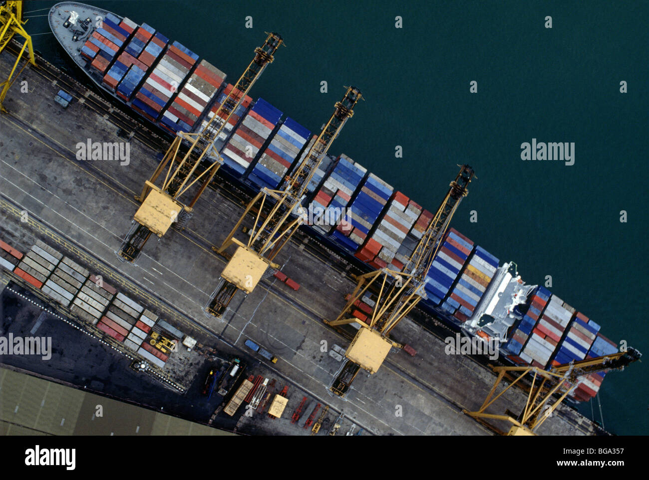 Contenitore di carico della nave nel porto di Singapore Foto Stock