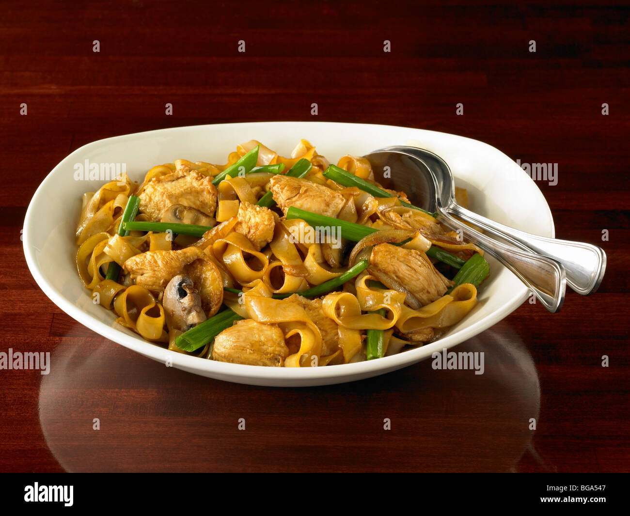 Pollo cinese chow fun tagliatelle Foto Stock