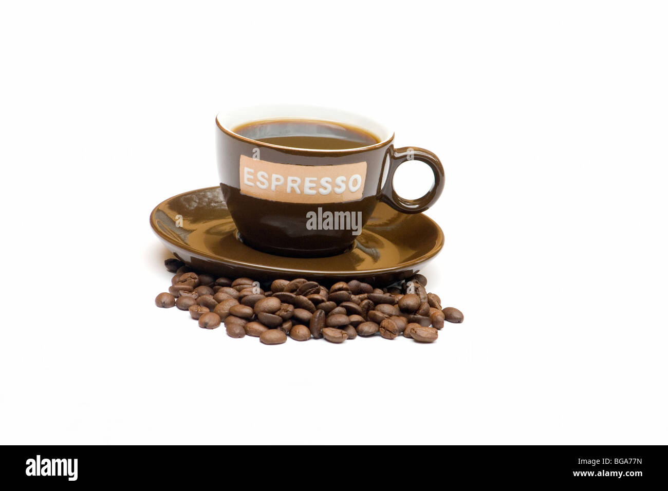 Close-up della tazza di caffè espresso e caffè in grani Foto Stock