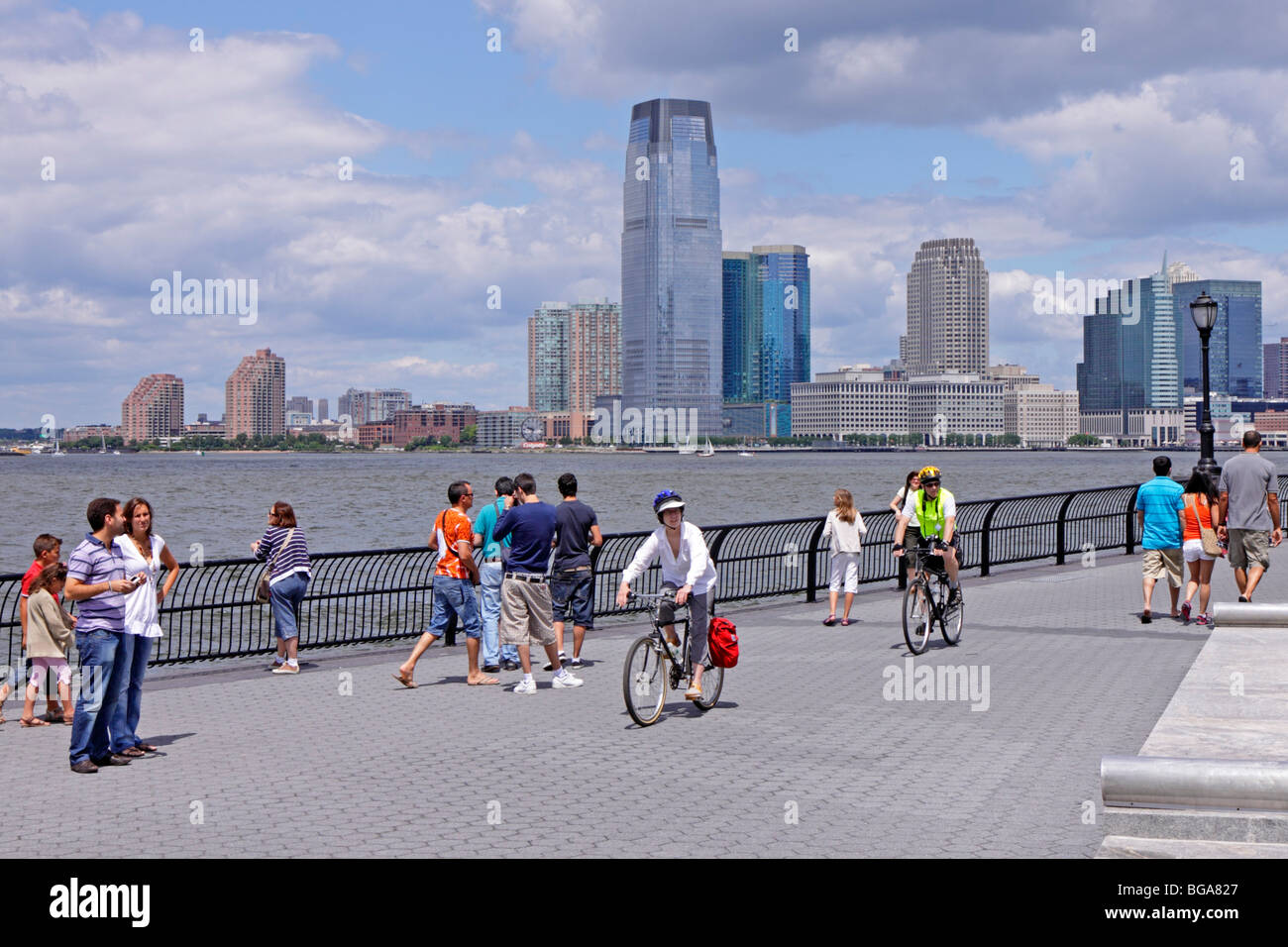 Vista della Città di Jersey da Hudson River Park, Manhattan, New York, Stati Uniti Foto Stock