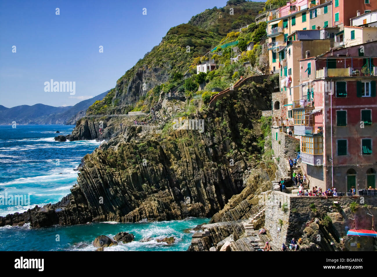 Riomaggiore all'estremità meridionale delle Cinque Terre Liguria , Italia Foto Stock