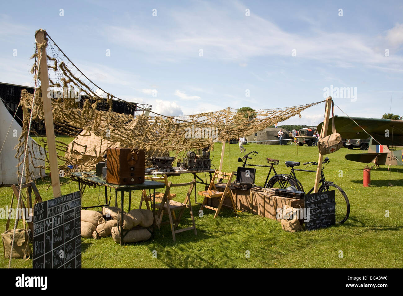WW2 rievocazione storica della radio stazione di trasmissione Foto Stock