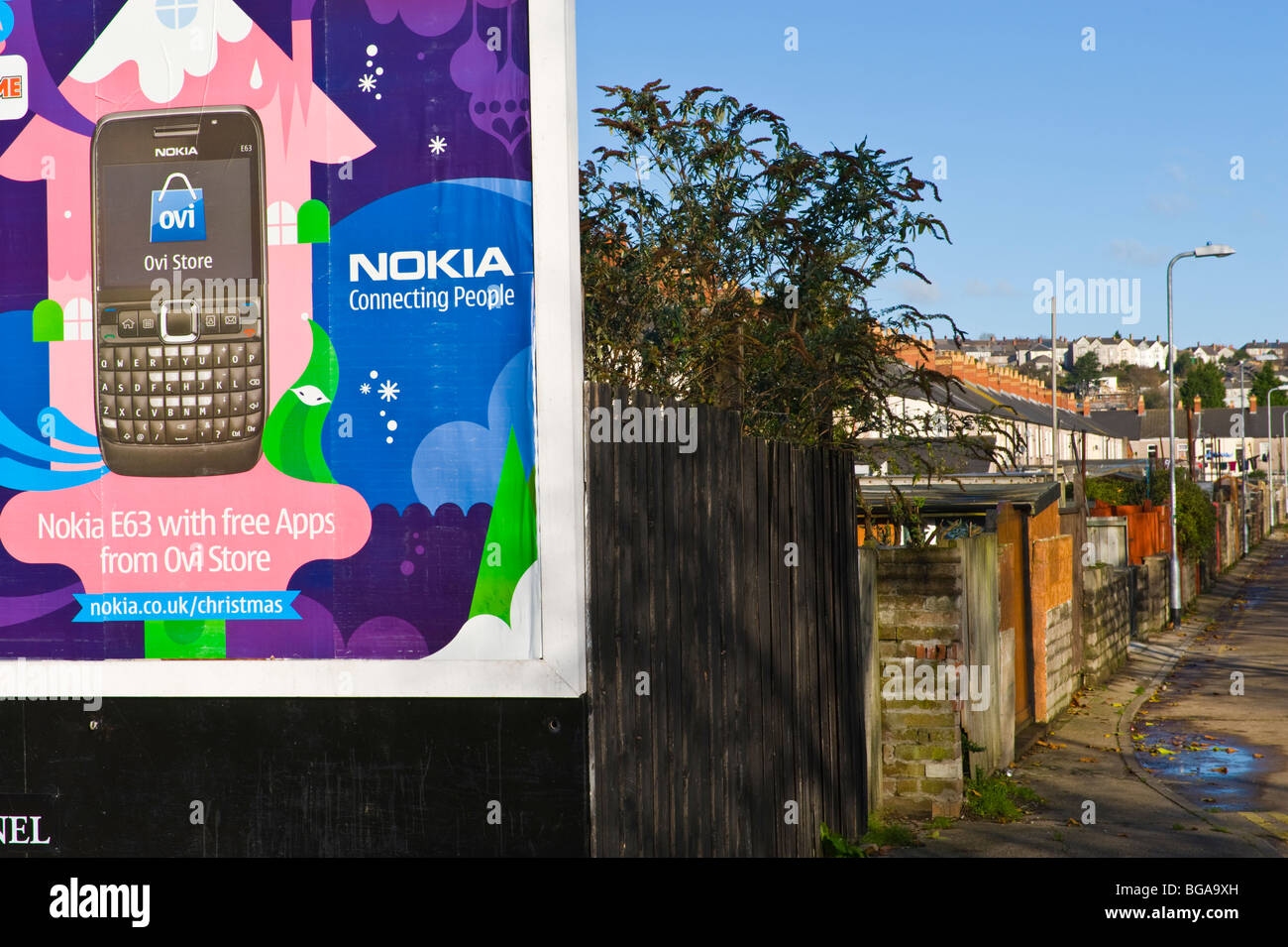 ClearChannel billboard sito che presenta il poster per i telefoni cellulari Nokia in Newport South Wales UK Foto Stock