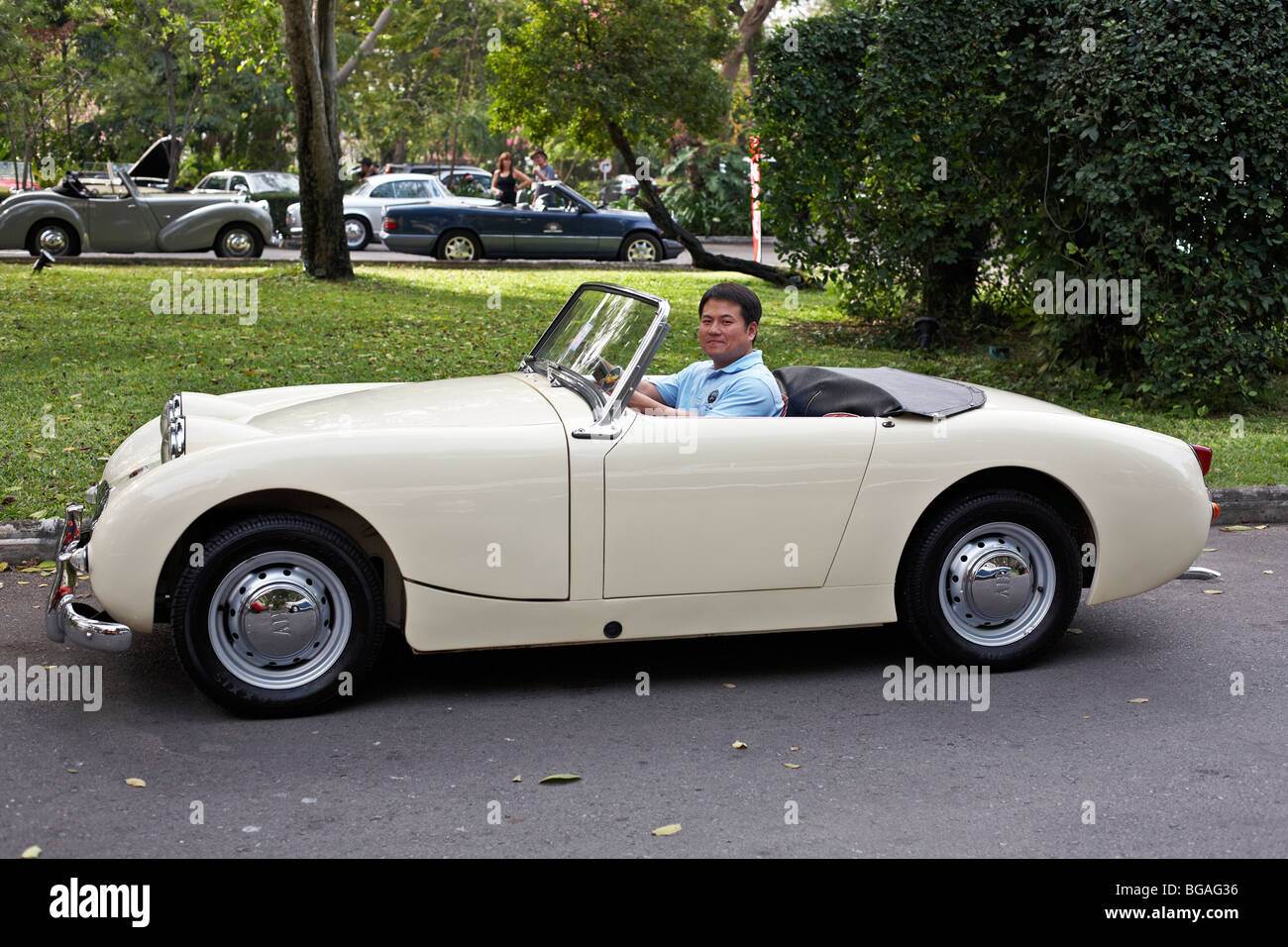 Auto classica britannica Austin Healey "Frog eyed" Sprite convertibile con vista laterale su tutta la lunghezza Foto Stock