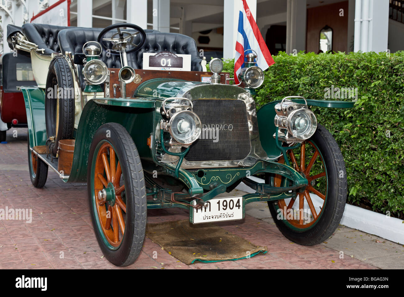 1904 Francese Darracq veterano auto classica e appropriato della piastra di licenza Foto Stock
