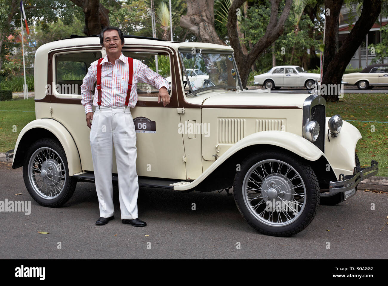 Austin 7 Ruby inglese classico auto d'epoca e conducente proprietario. Thailandia Sud-Est Asiatico Foto Stock