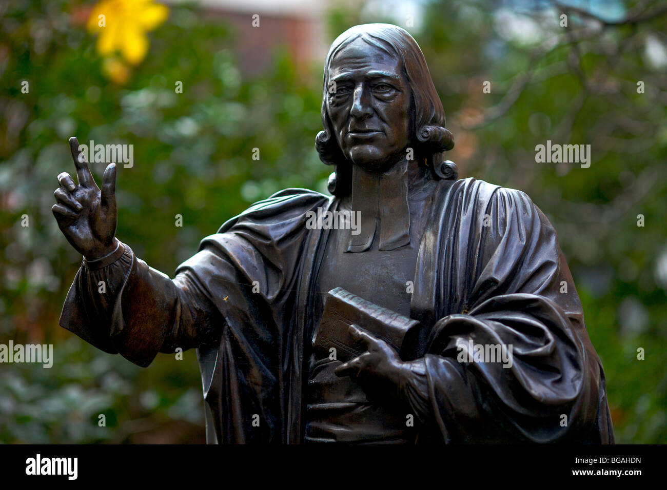 Statua del fondatore del Metodismo inglese John Wesley nella Cattedrale di St Paul sagrato a Londra REGNO UNITO Foto Stock