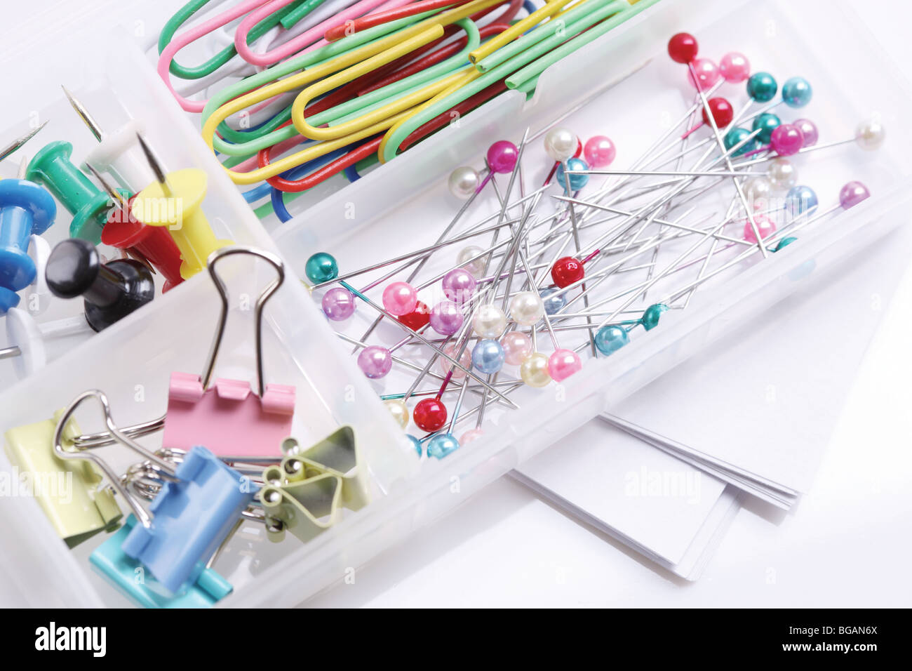 500 Graffette Colorate OKVGO 33mm - 20 Colori, Con Scatola Di Plastica Per Ufficio