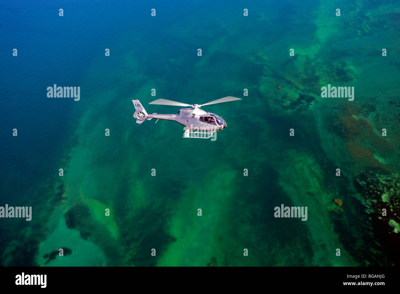Elicotteri volare sopra il lago Taupo Foto Stock