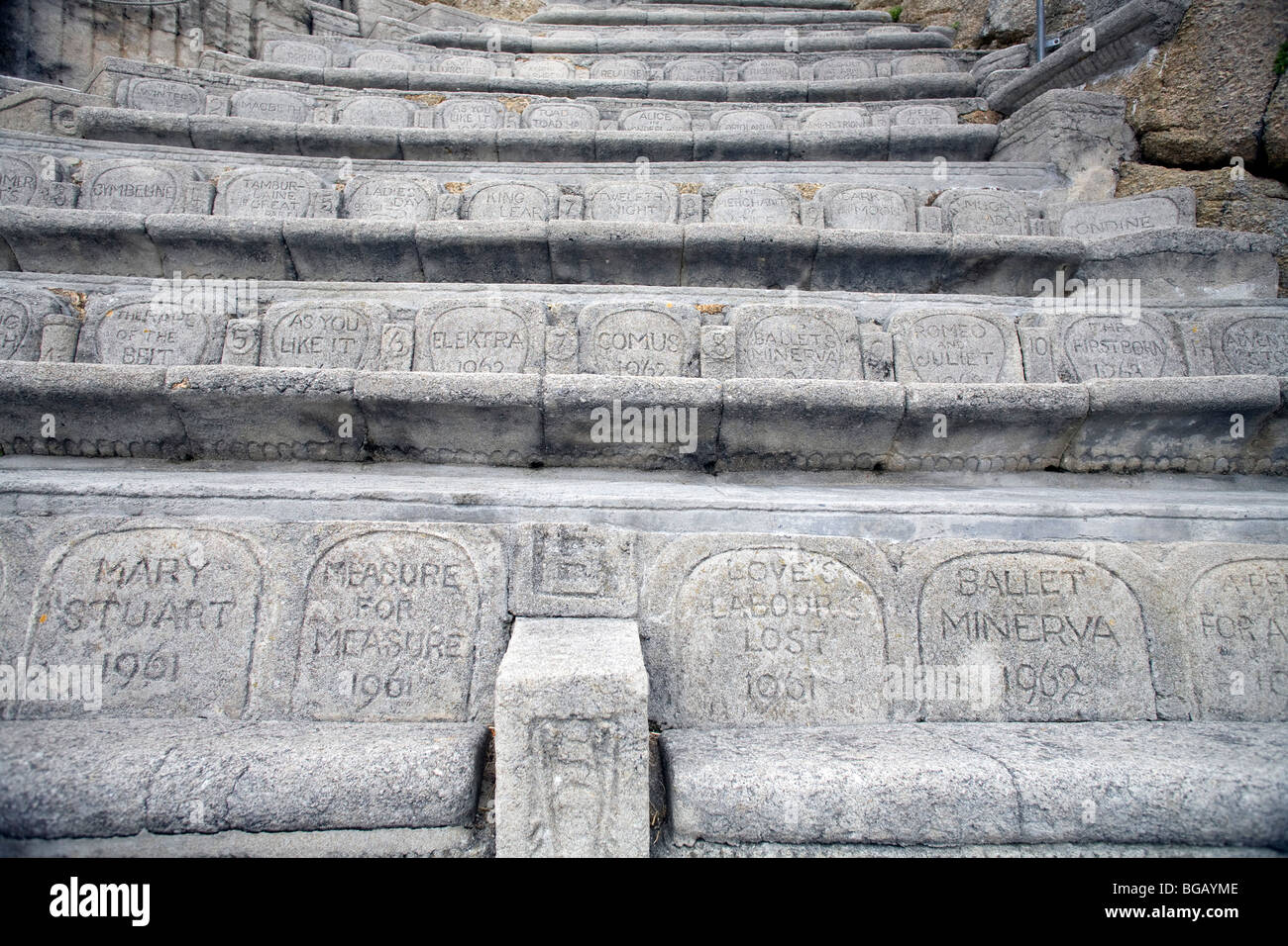 Il Teatro Minack anfiteatro in pietra posti, Porthcurno, Cornwall, Regno Unito Foto Stock