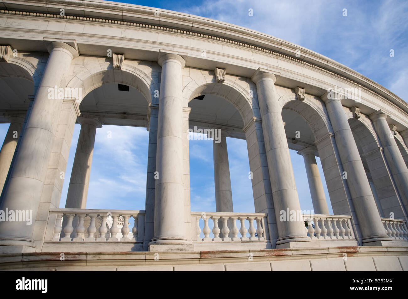 Le colonne in marmo presso il Memorial anfiteatro presso il Cimitero Nazionale di Arlington, Washington DC, Stati Uniti d'America Foto Stock