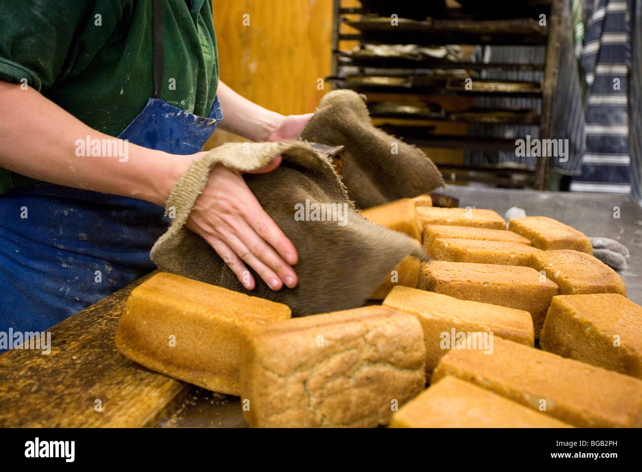 Polpettine di pane per essere portato fuori a caldo di forno commerciale Foto Stock