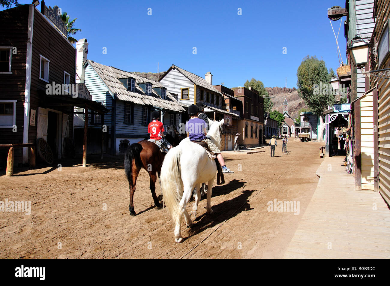 I bambini la corsa a cavallo, Sioux City, San Augustin, San Bartolome comune, Gran Canaria Isole Canarie Spagna Foto Stock