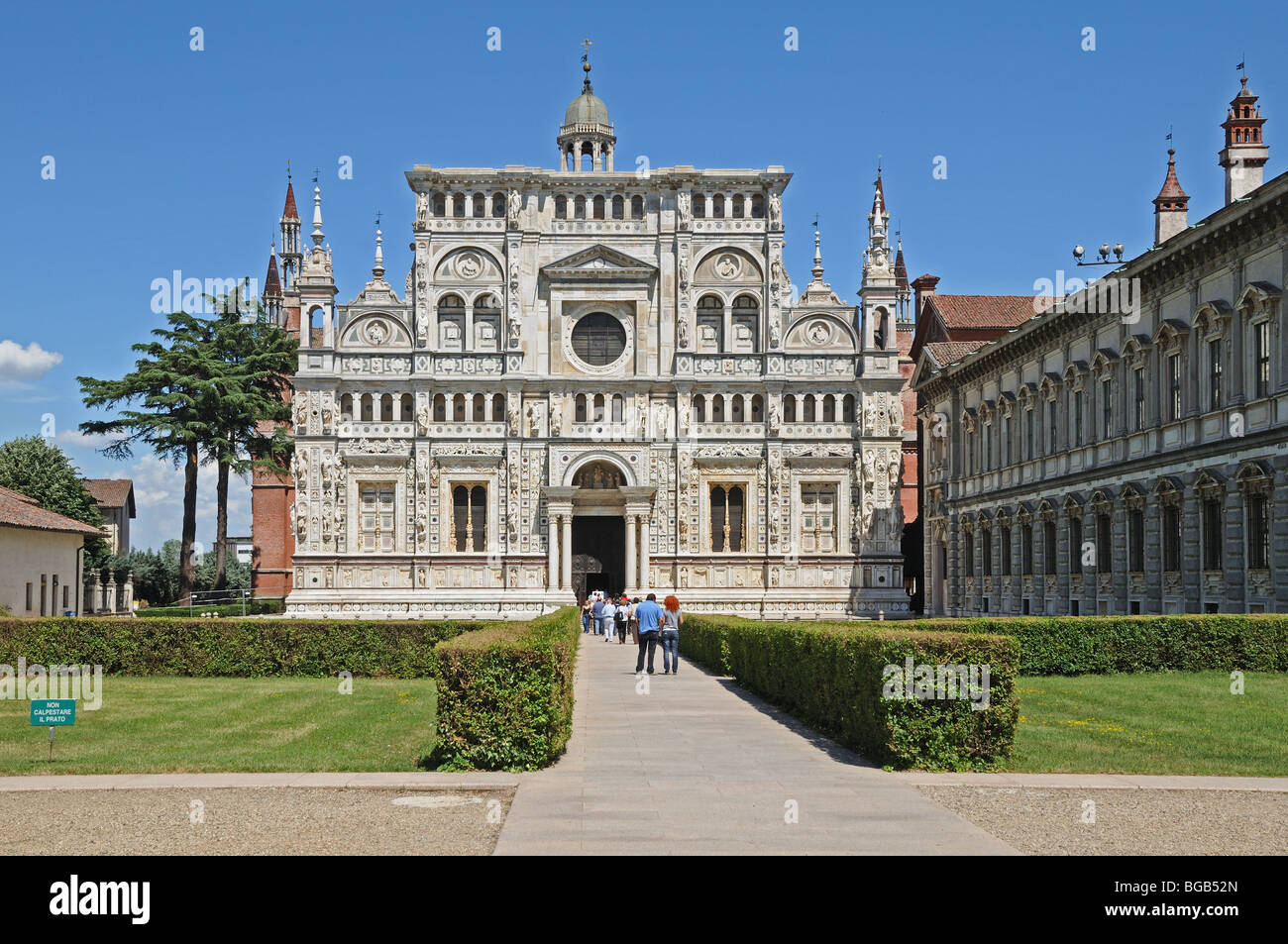Certosa di Pavia Certosa Lombardia Italia con il Palazzo dei Duchi di Milano sulla destra Foto Stock