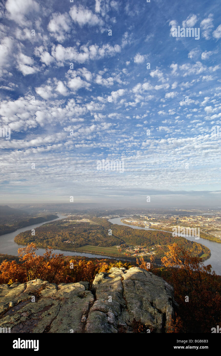 Vista del mocassino ansa del fiume Tennesse e la città di Chattanooga nel Tennessee da Lookout Mountain Foto Stock